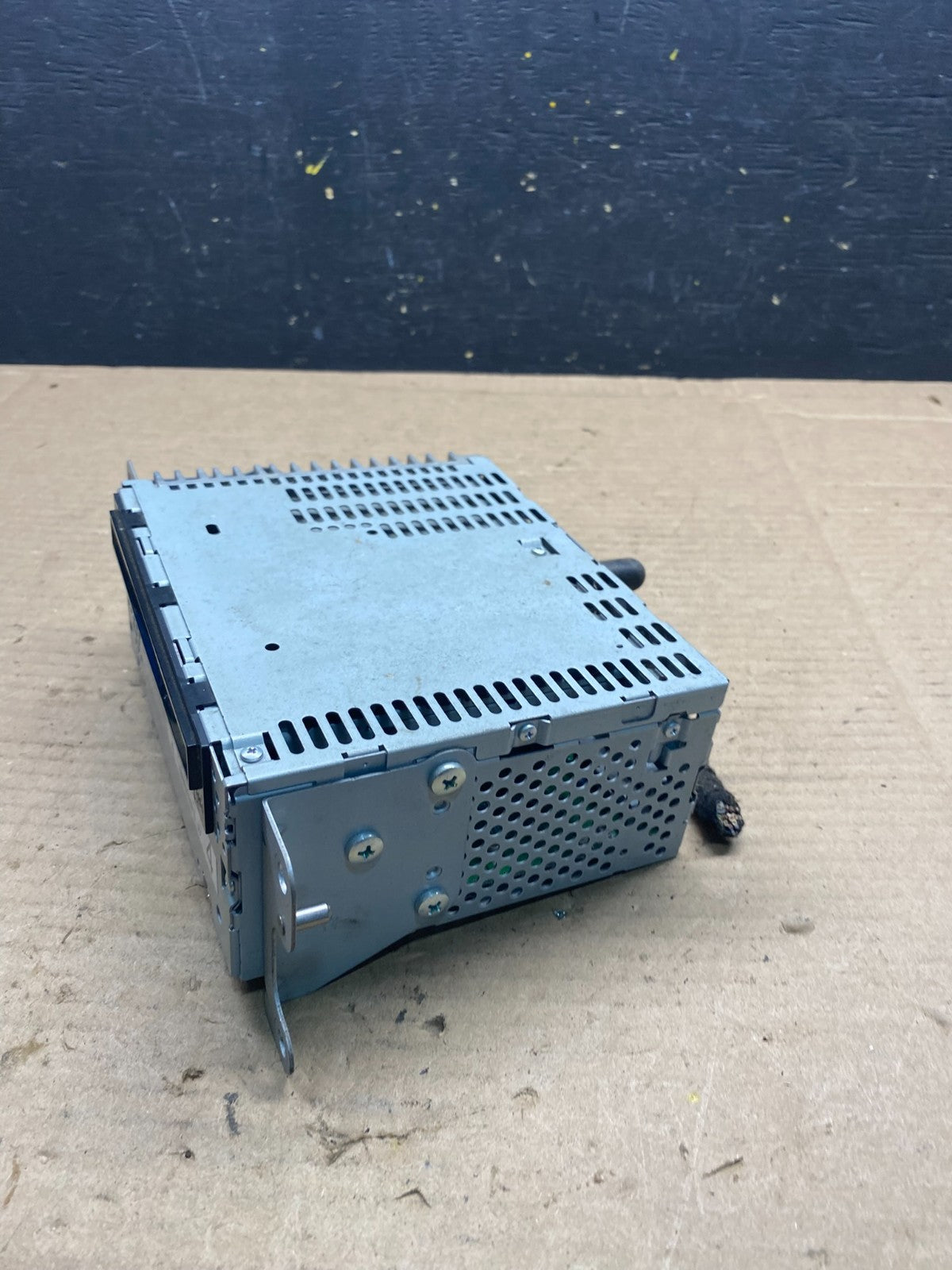 2011 Ford Explorer Audio Equipment Radio Receiver AM FM CD Q2600 DG2