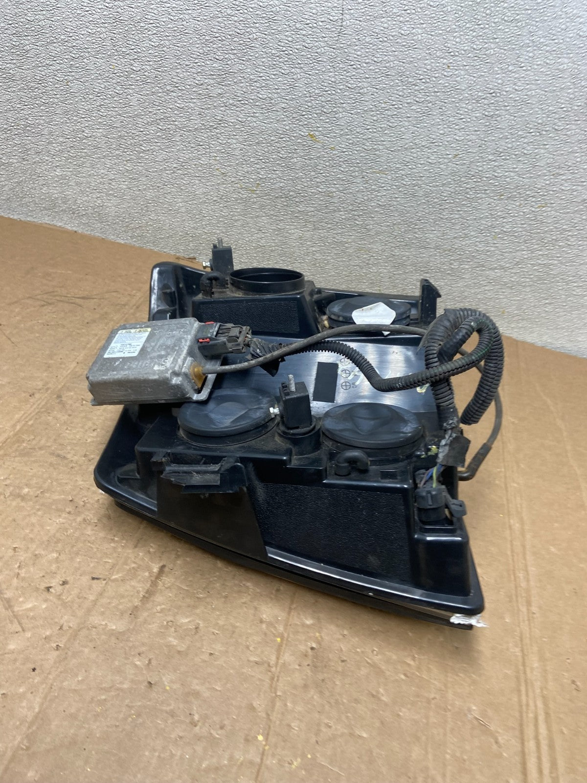 2002-2006 Cadillac Escalade Right Passenger Side Xenon HID Headlight Oem AA164710