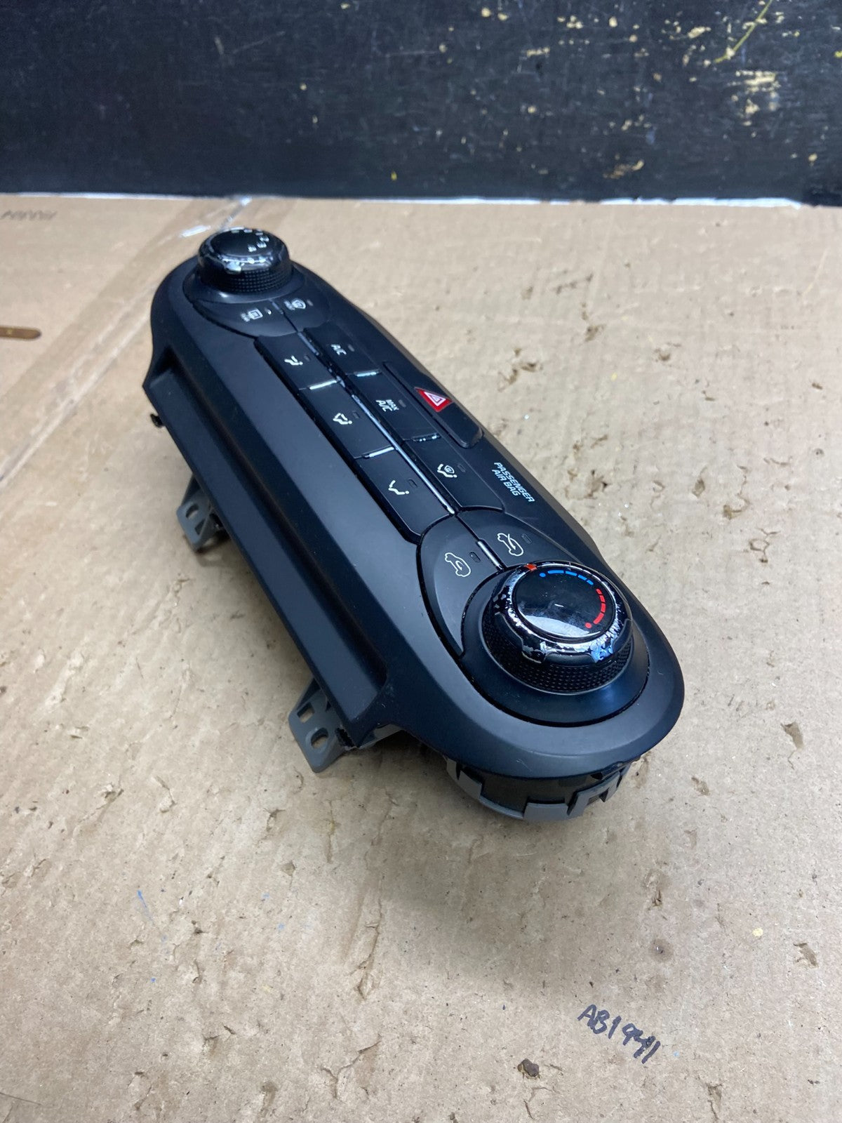 2016 to 2018 Kia Sorento Temperature AC Climate Control 97250-C5XXX ab5409 DG3