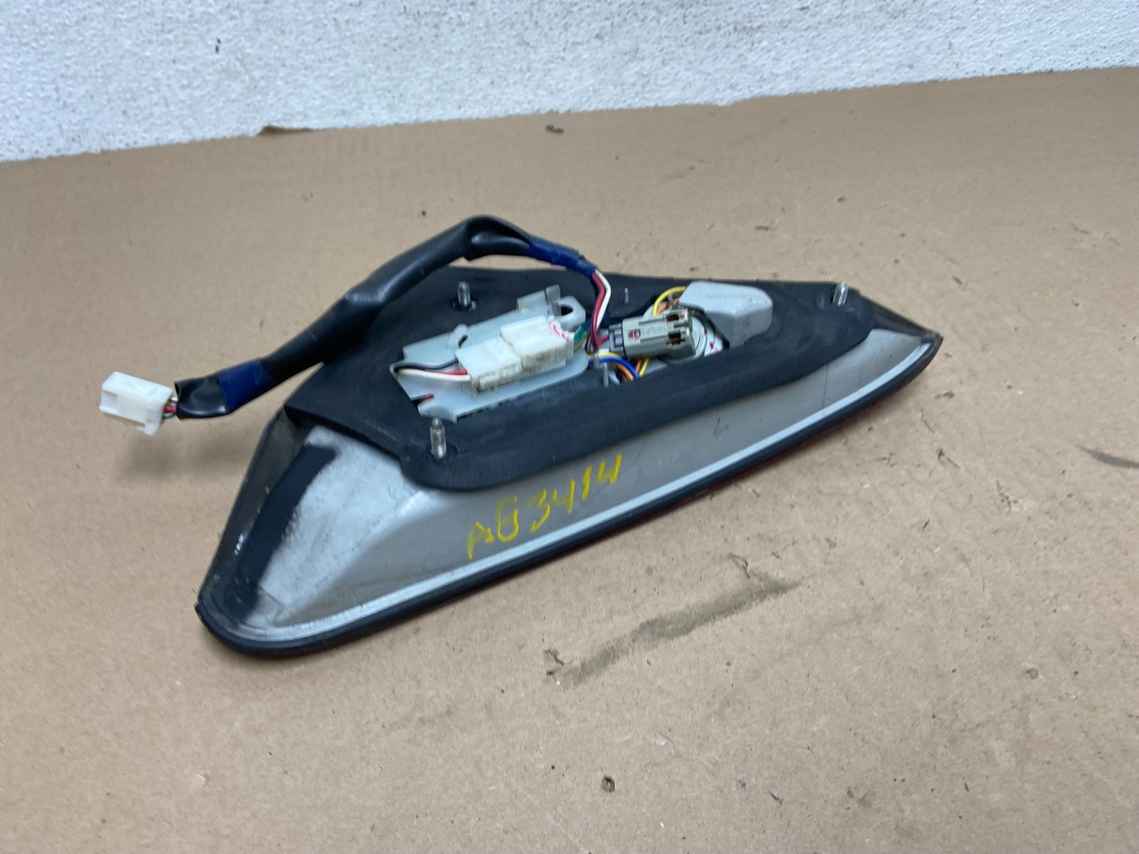 2004 to 2006 Lexus LS430 Right Passenger Side Tail Light Inner AG34145