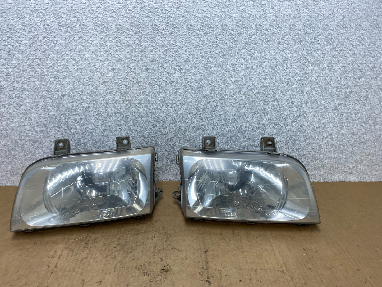 1998 to 2002 Kia Sportage Left+Right Halogen Headlights AD0635 DW0
