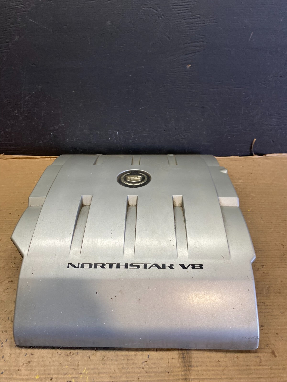 1997 to 2004 Cadillac Deville Seville Northstar Engine Motor Cover E8307 DG10