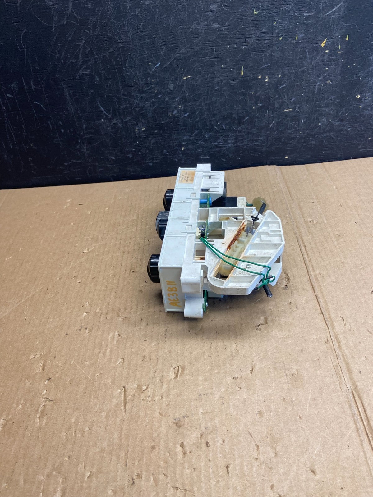 2001-2004 Nissan Xterra Heater A/C Climate Temperature Control AE3811 DG2
