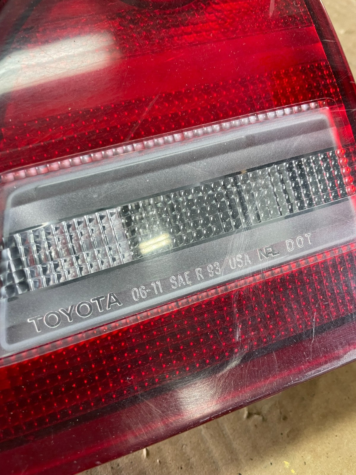 1995 1996 Toyota Camry Center Trunk Rear Tail Light OEM ab3147 DG12