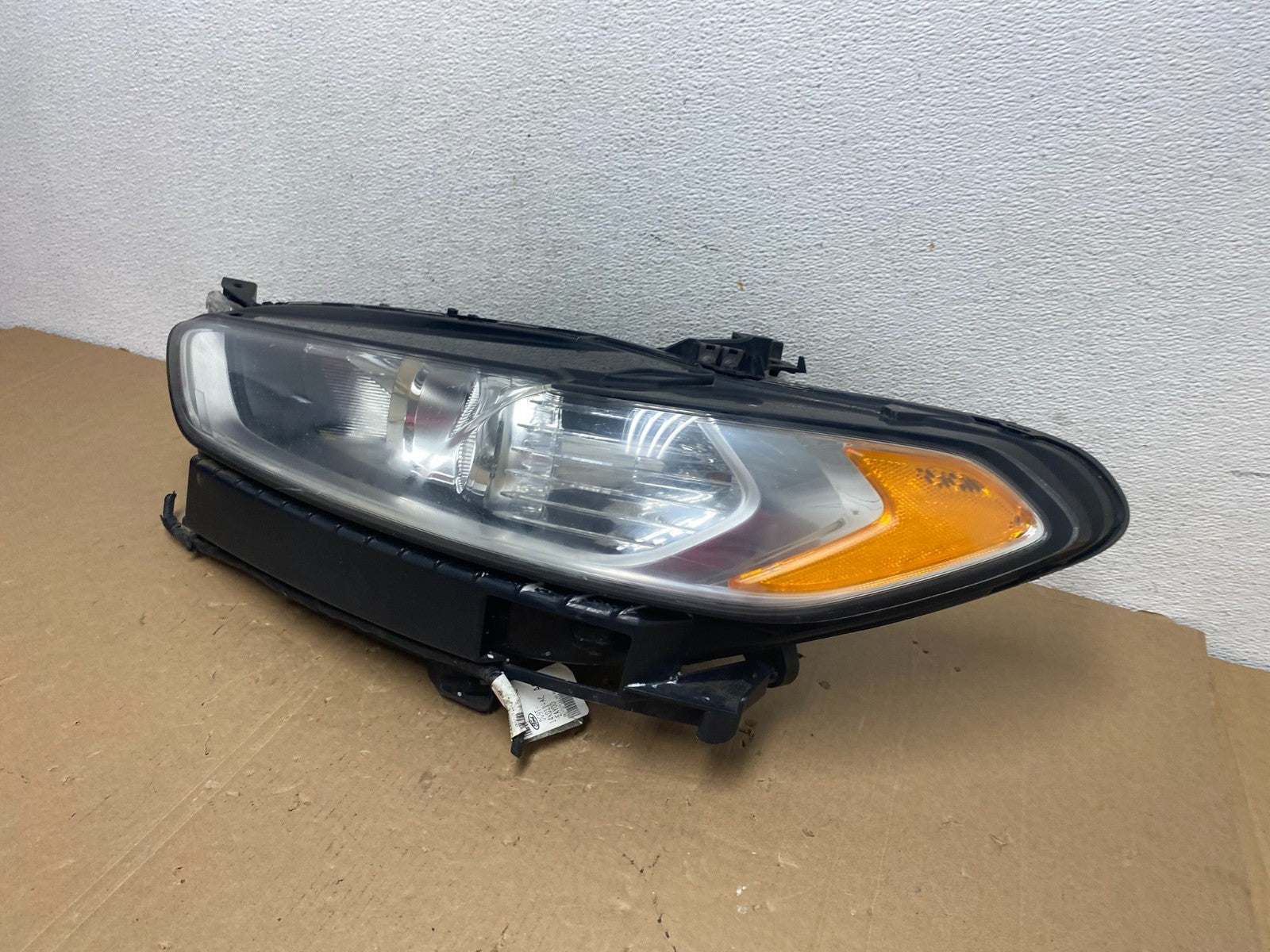 2013 to 2016 Ford Fusion Left Driver Lh Side Headlight AB6654 DW1