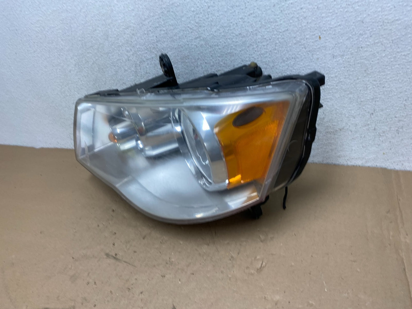 2008 to 2016 Chrysler Town and Country Left Driver Lh Side Headlight AG4090 DW1