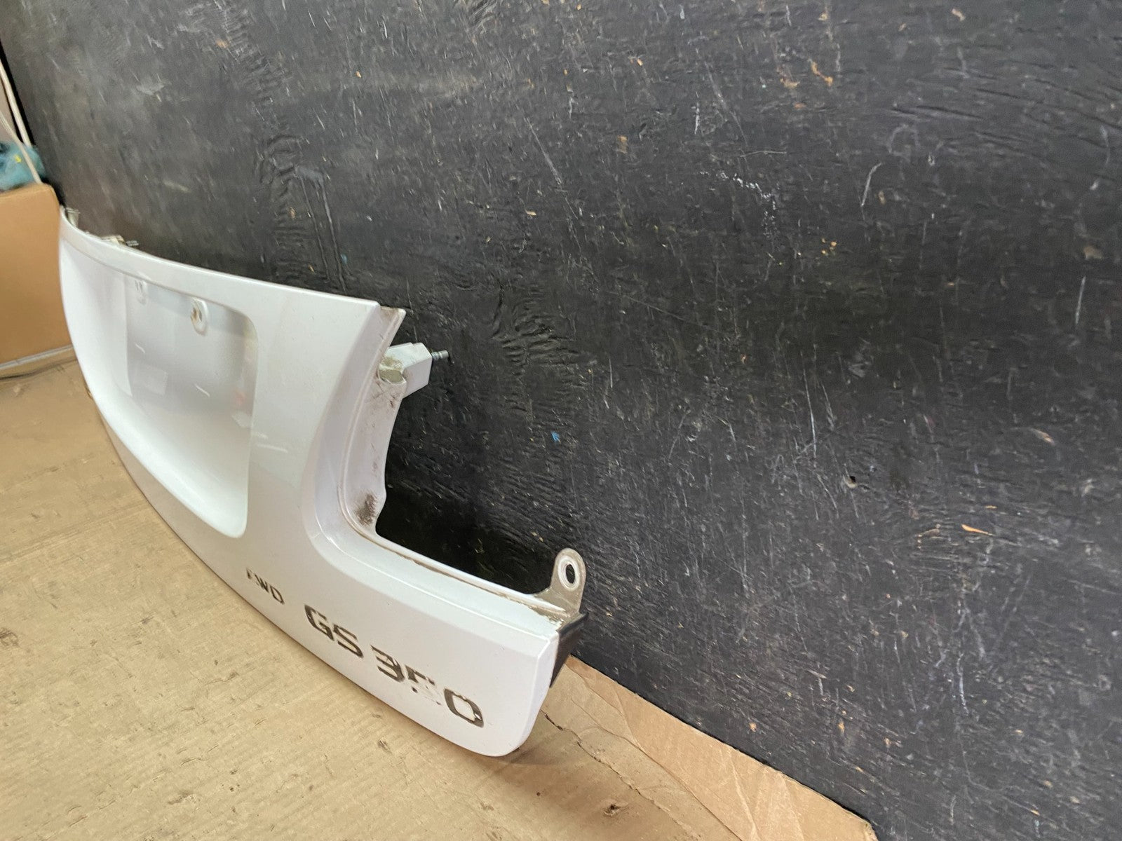 2007-2011 Lexus GS350 Trunk License Plate Trim Panel Cover 76801-30140 p3795 DG1