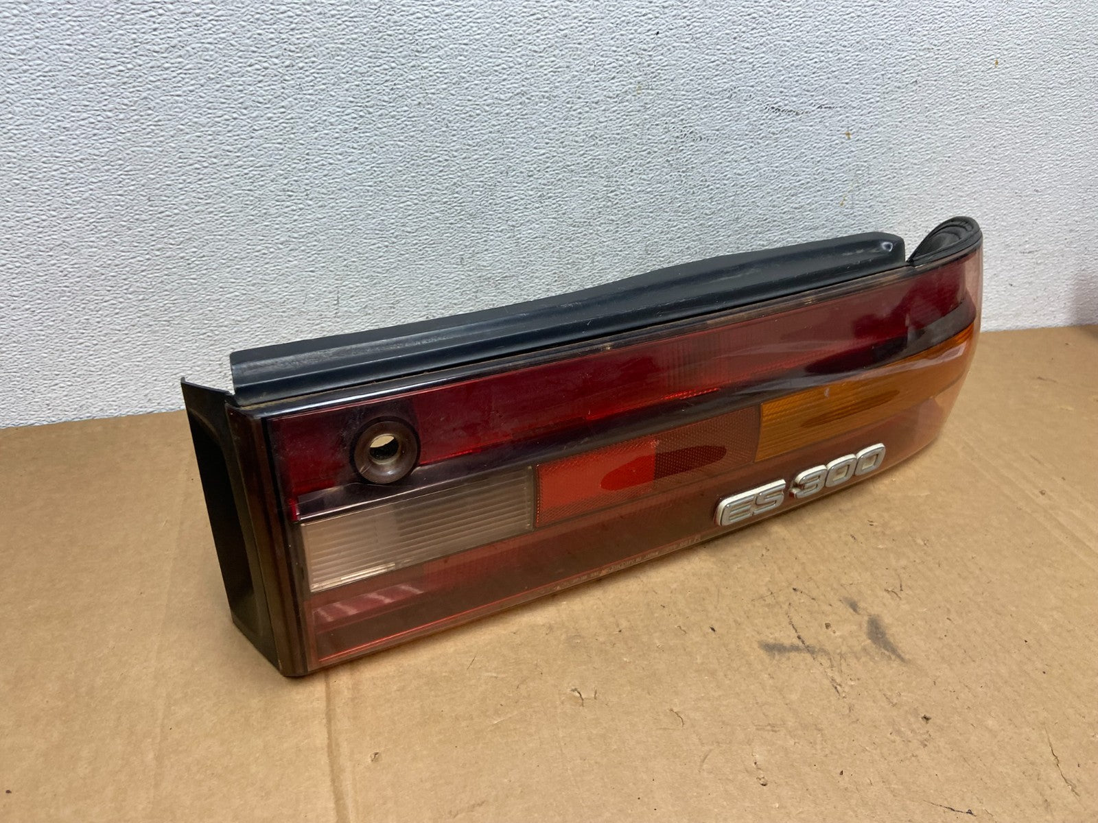 1995 1996 Lexus ES300 Right Passenger RH Side Tail Light ad2717 DG2