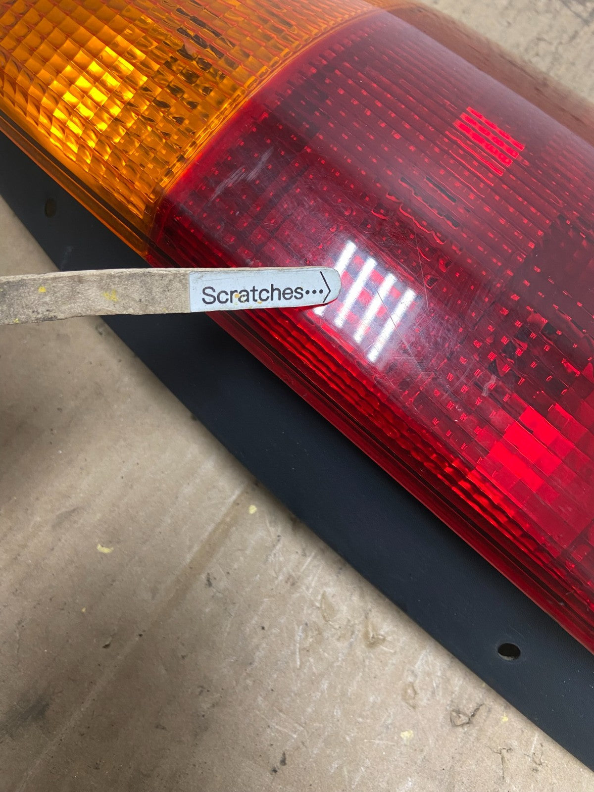 2002-2009 GMC Envoy Right Passenger RH Side Tail Light Oem AB8571 DW3