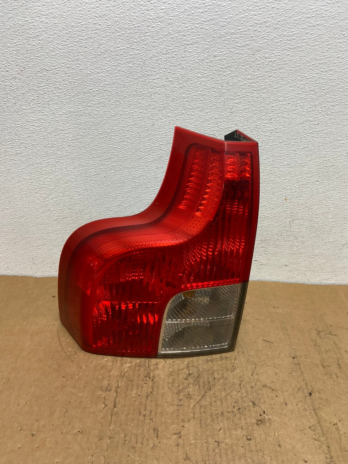 2007 to 2012 Volvo XC90 Left Driver Lh Side Lower Tail Light AD1438 LK0