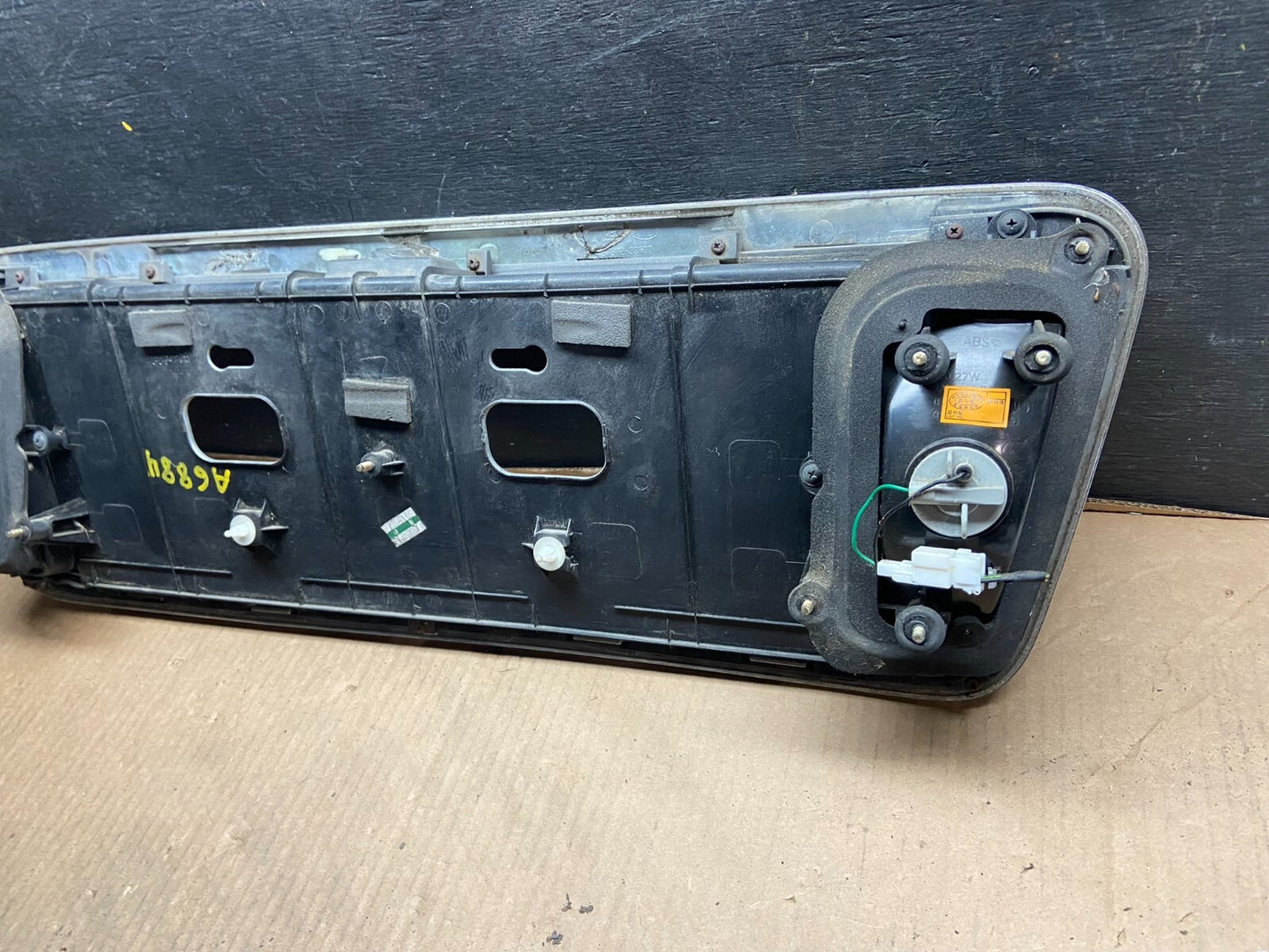 2003 - 2005 Hyundai Xg Trunk Lid Trim License Panel W Reverse Light A6884 DG15