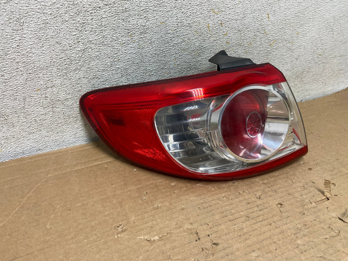 2010 to 2012 Hyundai Santa Fe Left Driver Side LH Tail Light AH8897 LK1