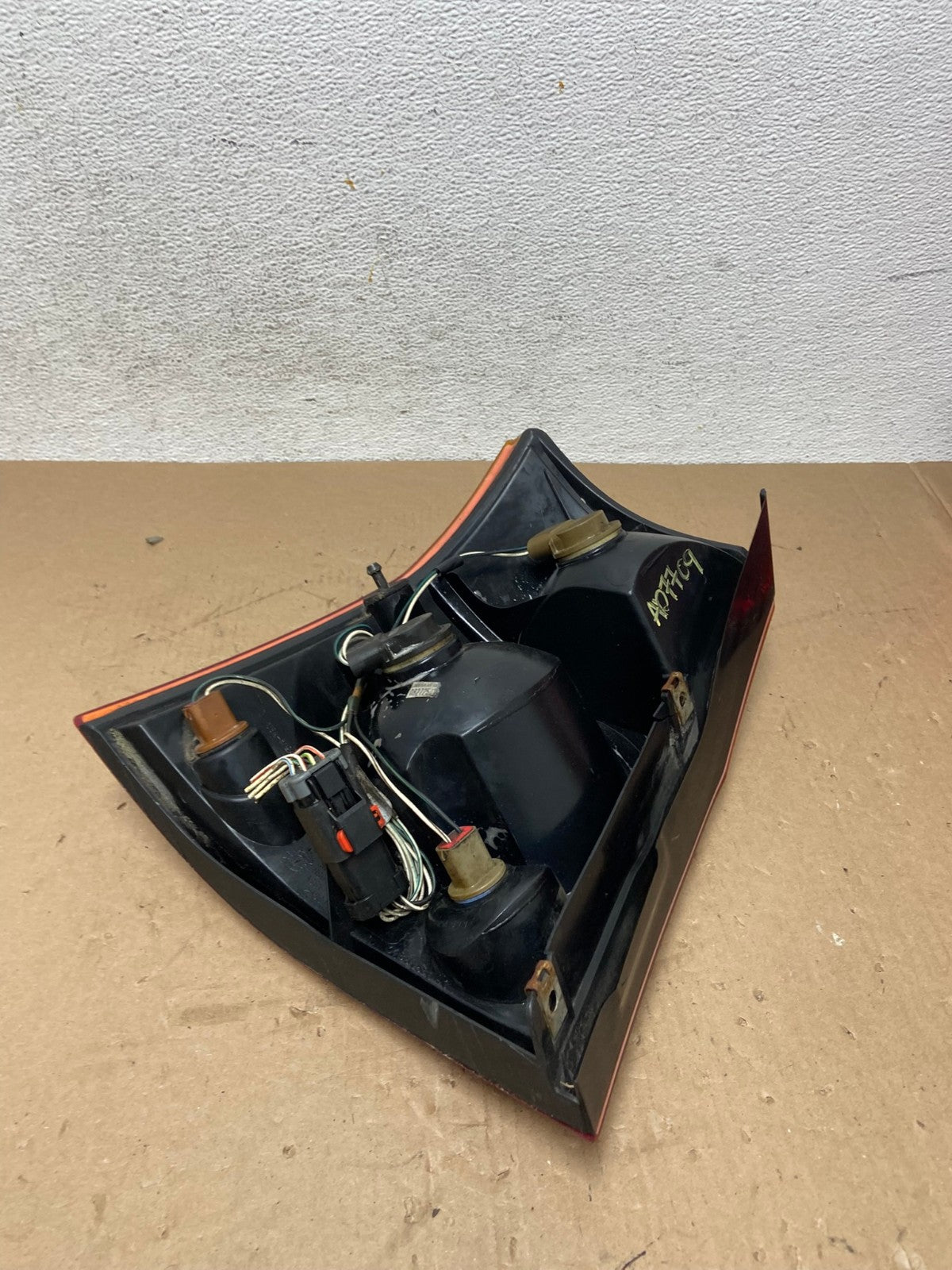 2004 to 2006 Chrysler Pacifica Right Passenger Rh Side Tail Light AD7709 LK5