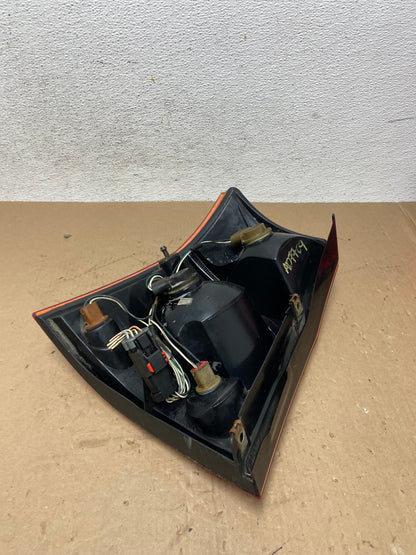 2004 to 2006 Chrysler Pacifica Right Passenger Rh Side Tail Light AD7709 LK5