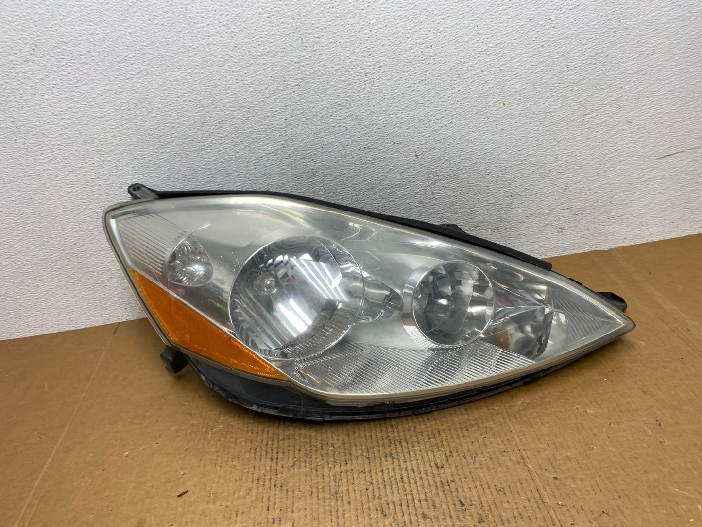 2006 to 2010 Toyota Sienna Right Passenger Rh Side Headlight Halogen AE0381 DW0