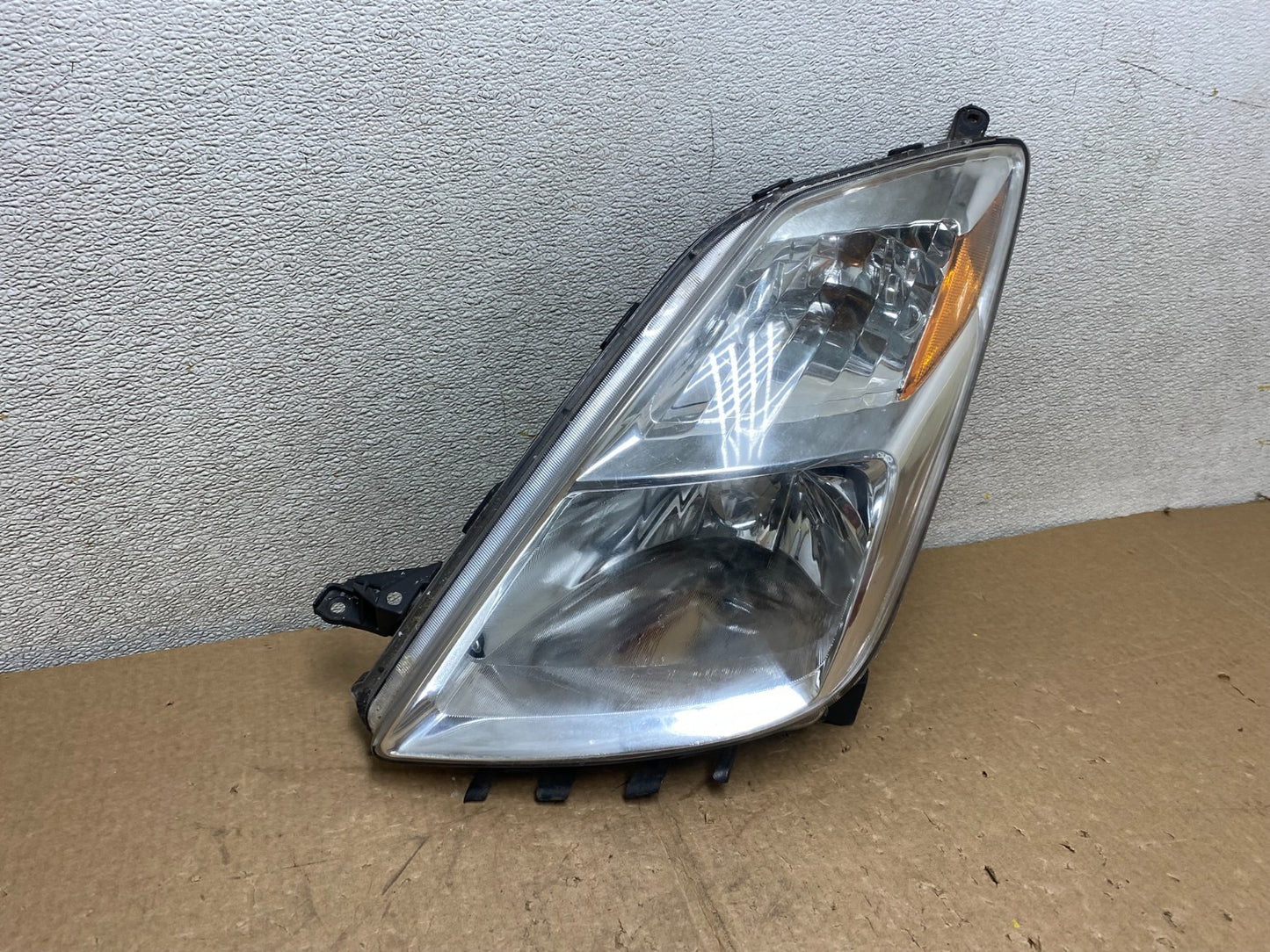 2004 - 2005 Toyota Prius Left Driver Lh Halogen Headlight V3002 DW2