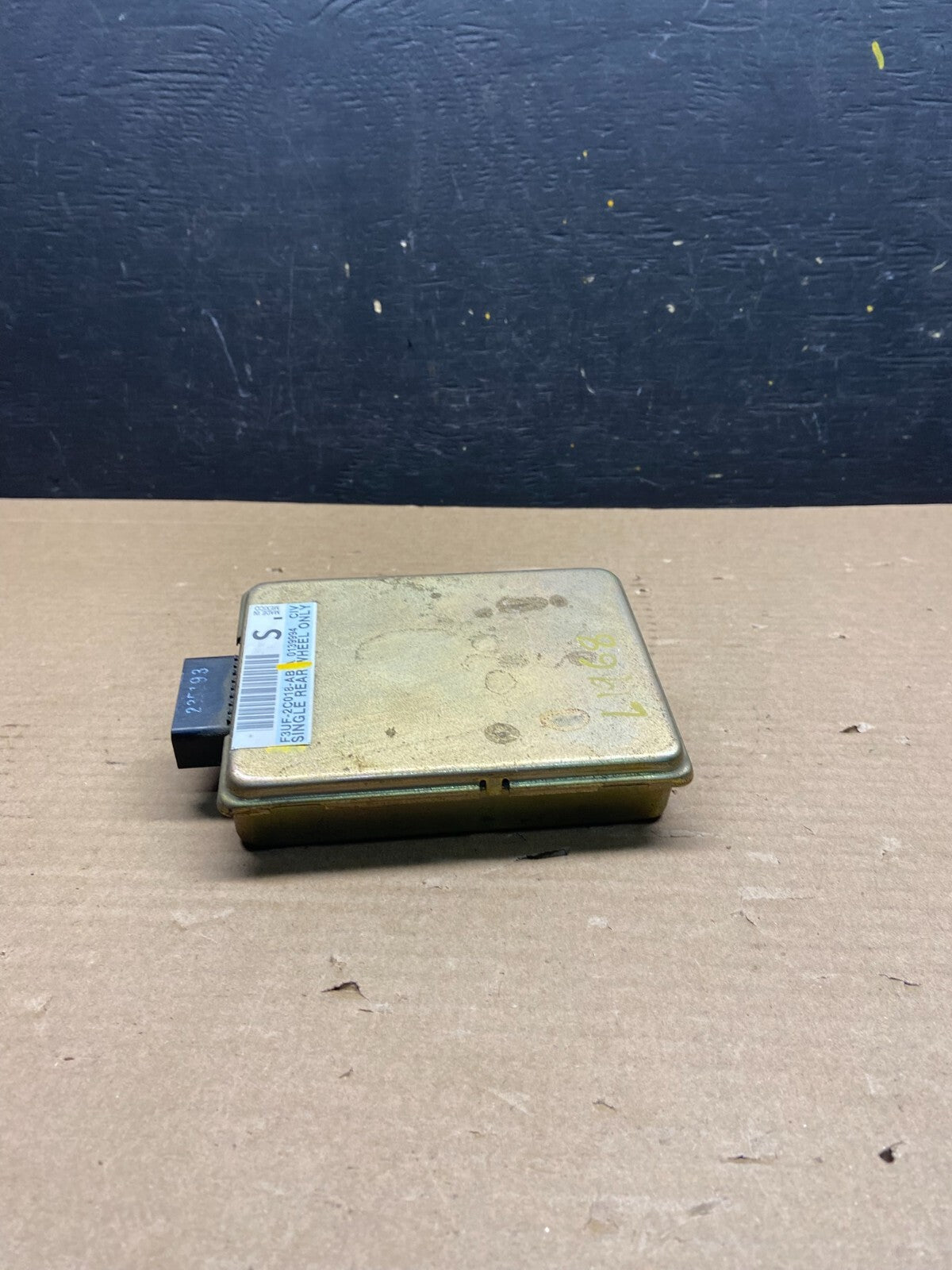 1992 - 1996 Ford E350 ABS Control Module Unit OEM L1968 DG4