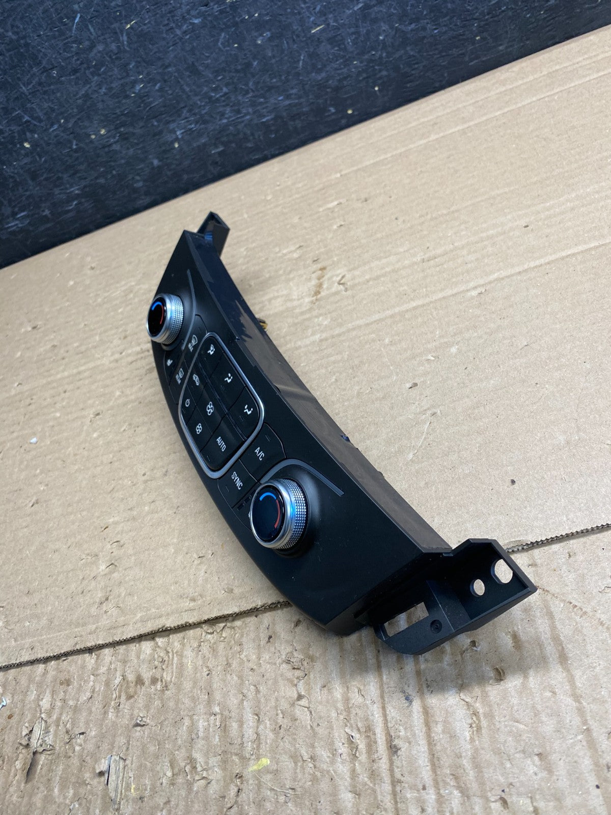 2018 to 2022 Chevrolet Traverse Ac Heater Climate Control AG0197 DG2