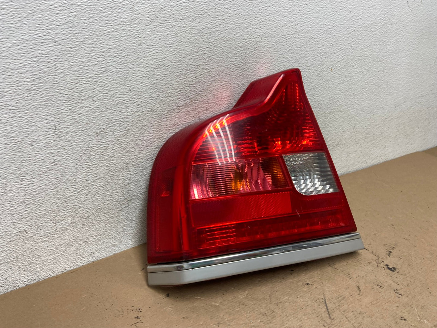 2004 - 2006 Volvo S80 Left Driver LH Side Tail Light AF5084 LK2