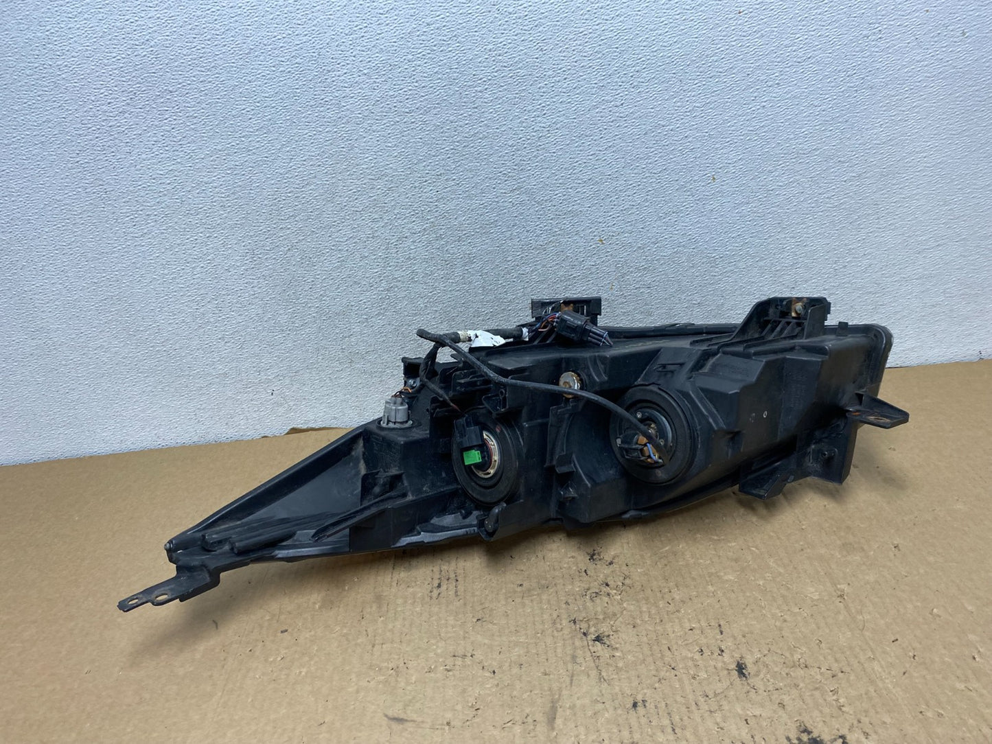 2010 - 2013 Mazda 3 Halogen Right Passenger Rh Side Headlight AG2294 DW5