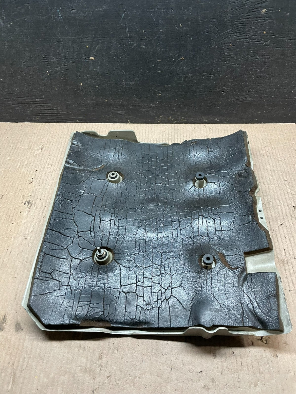 2001 to 2004 Cadillac Deville Seville Northstar Engine Motor Cover J3597 DG7
