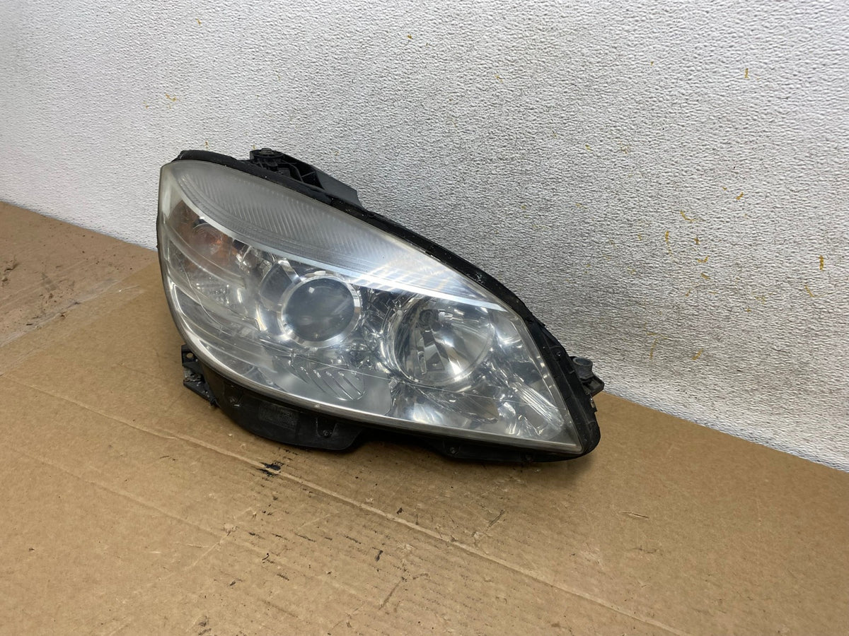 2008 to 2011 Mercedes Benz C-CLASS Right Passenger Side Headlight AH8059 LK2