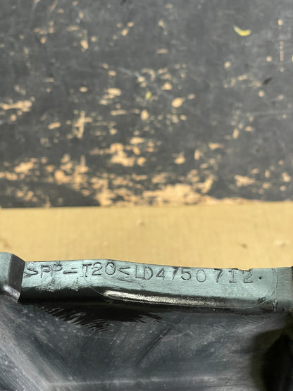 2002 2003 Mazda MPV Front Upper Grille Grill Z8239 DG7