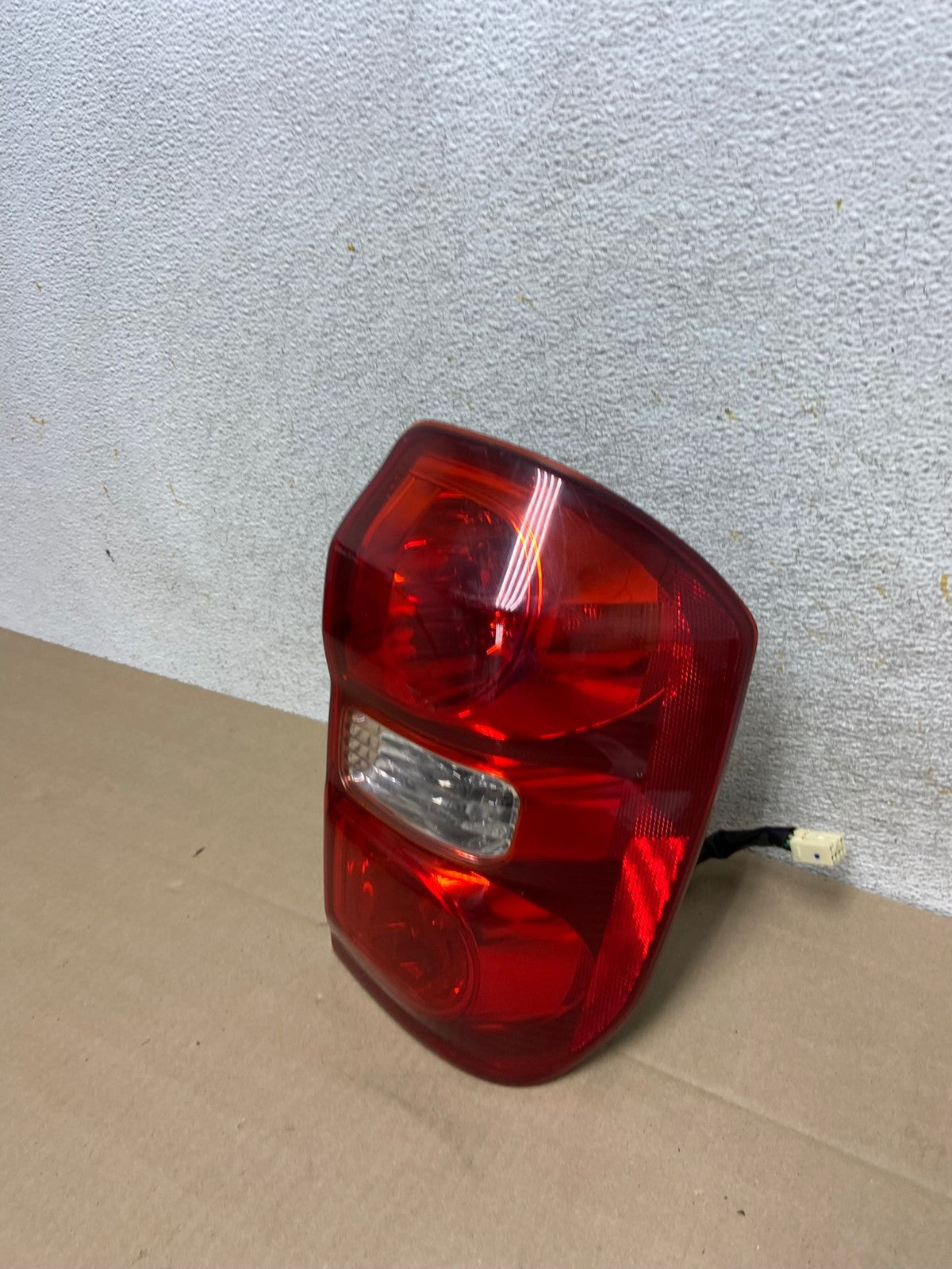 2004 2005 Toyota RAV4 Right RH Passenger Side Tail Light AI1382 LK1