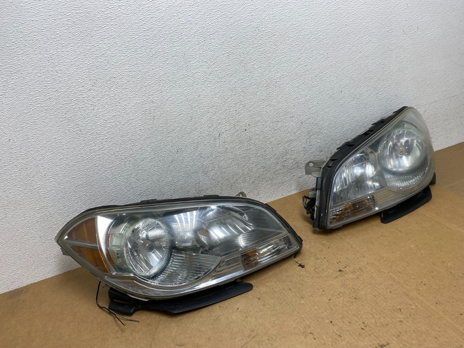 2008 to 2012 Chevrolet Malibu Left+Right Side Set Headlights AE3263 DW2