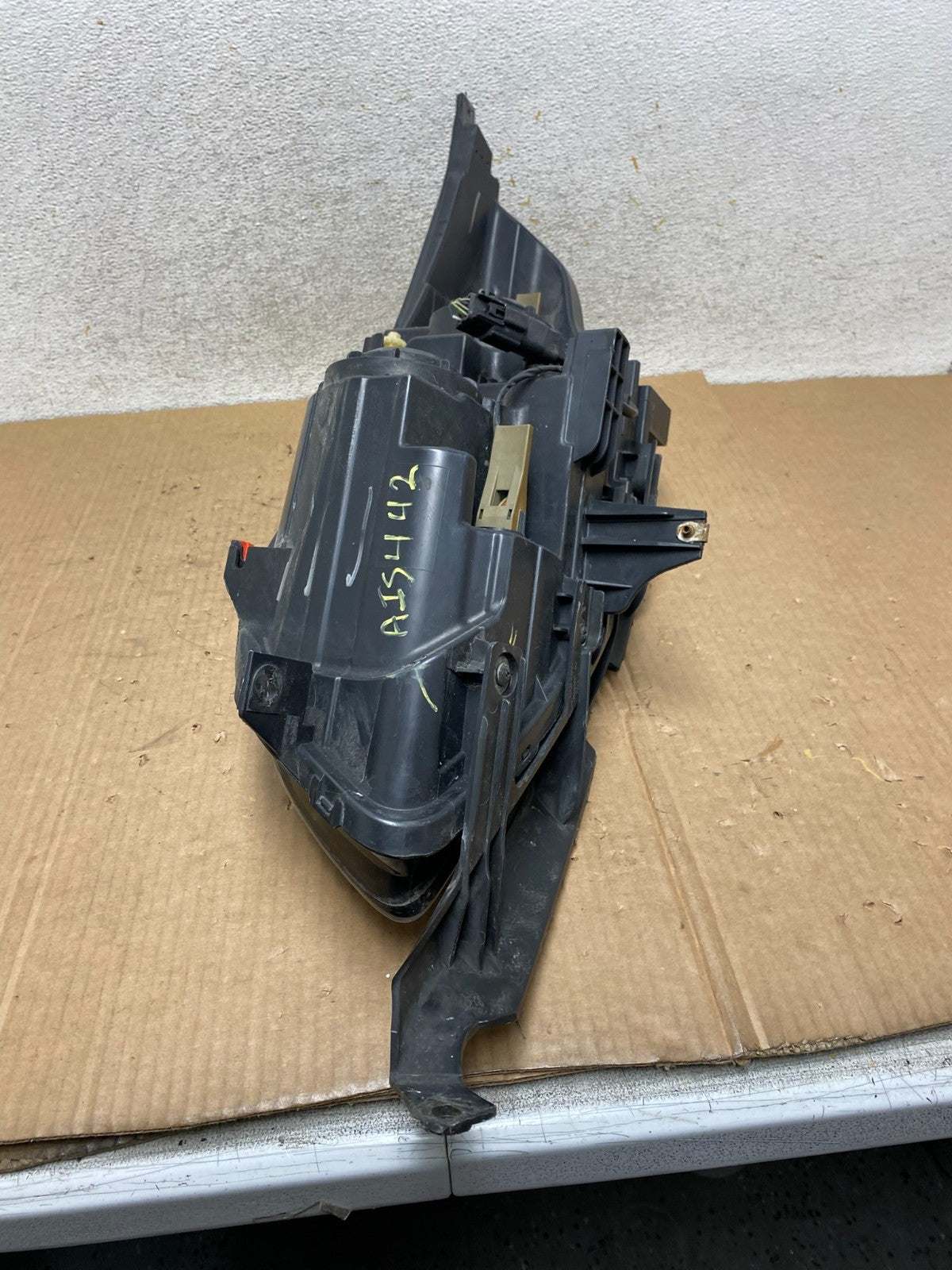 2013 - 2015 Chevrolet Malibu Projector Headlight Right Passenger AI5442 DW10