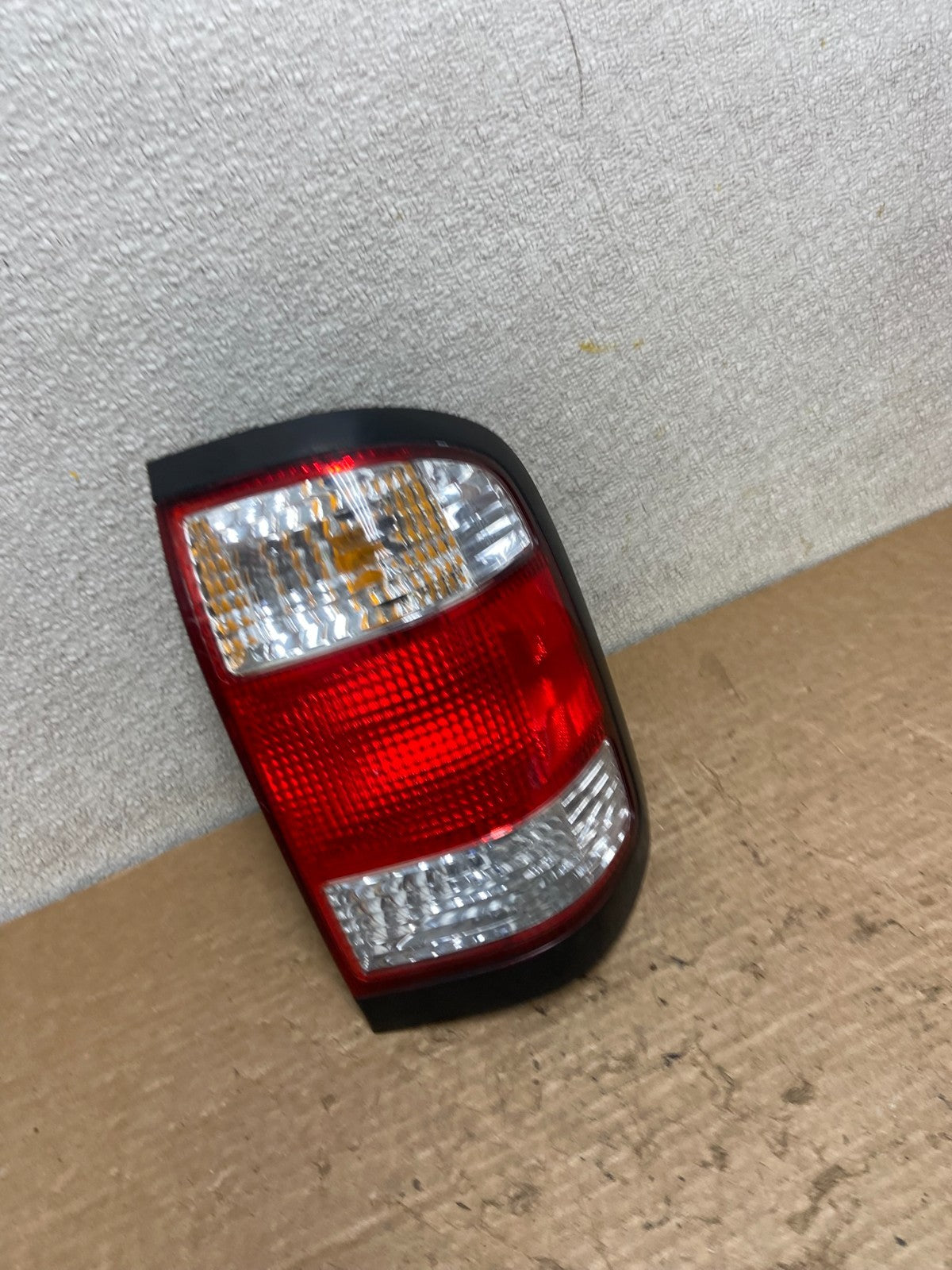 1999 to 2004 Nissan Pathfinder Right Passenger Rh Side Tail light Oem Z3646 DW2