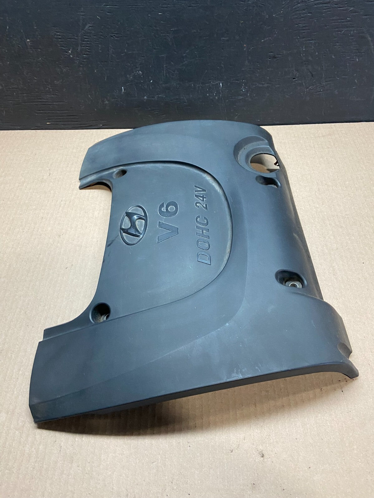 2002 to 2005 Hyundai Sonata 2.4L Engine Trim Cover E8419 PS2