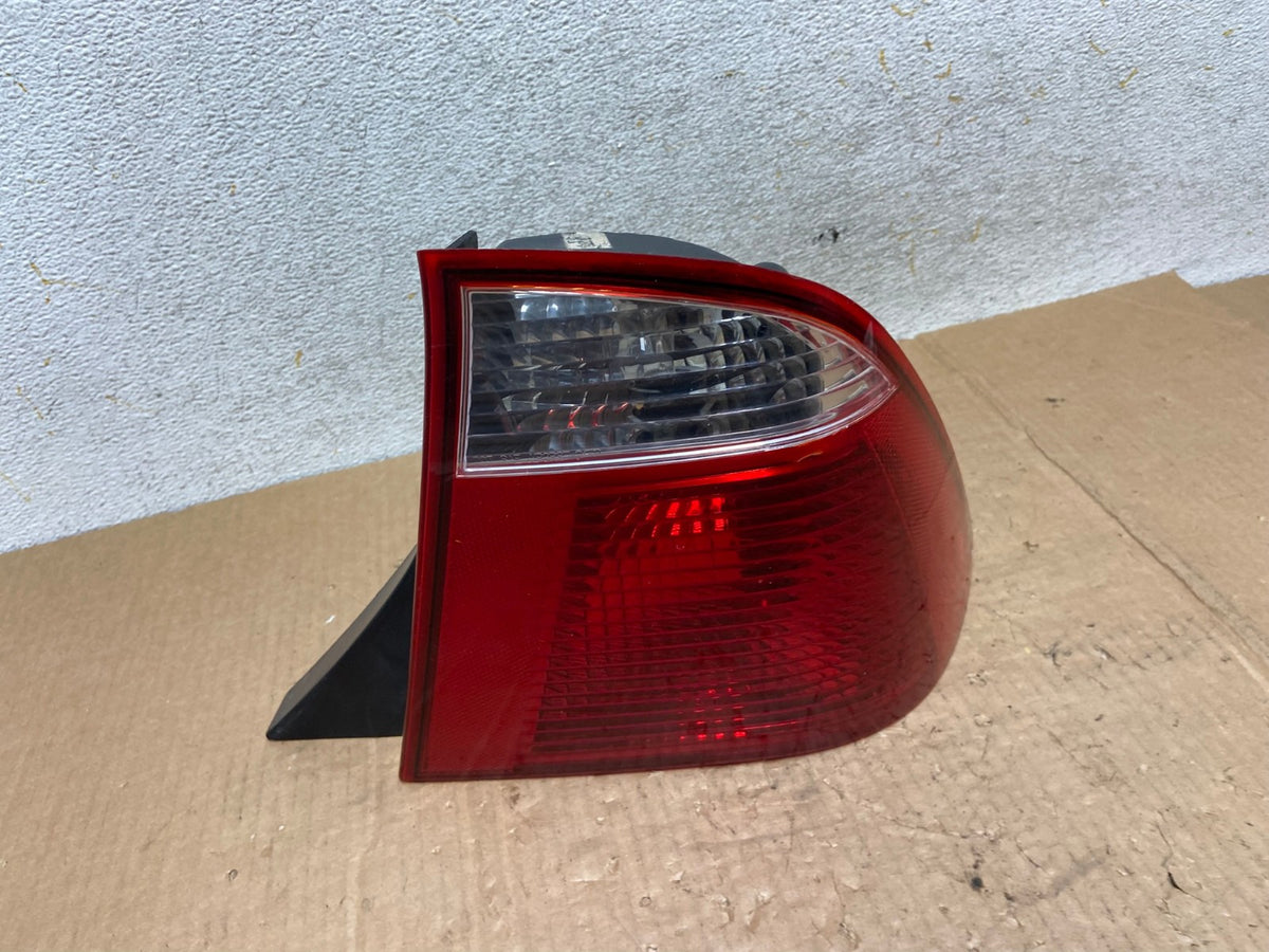 2005 2006 2007 Ford Focus Sedan Right Passenger Tail Light AI5526 LK0