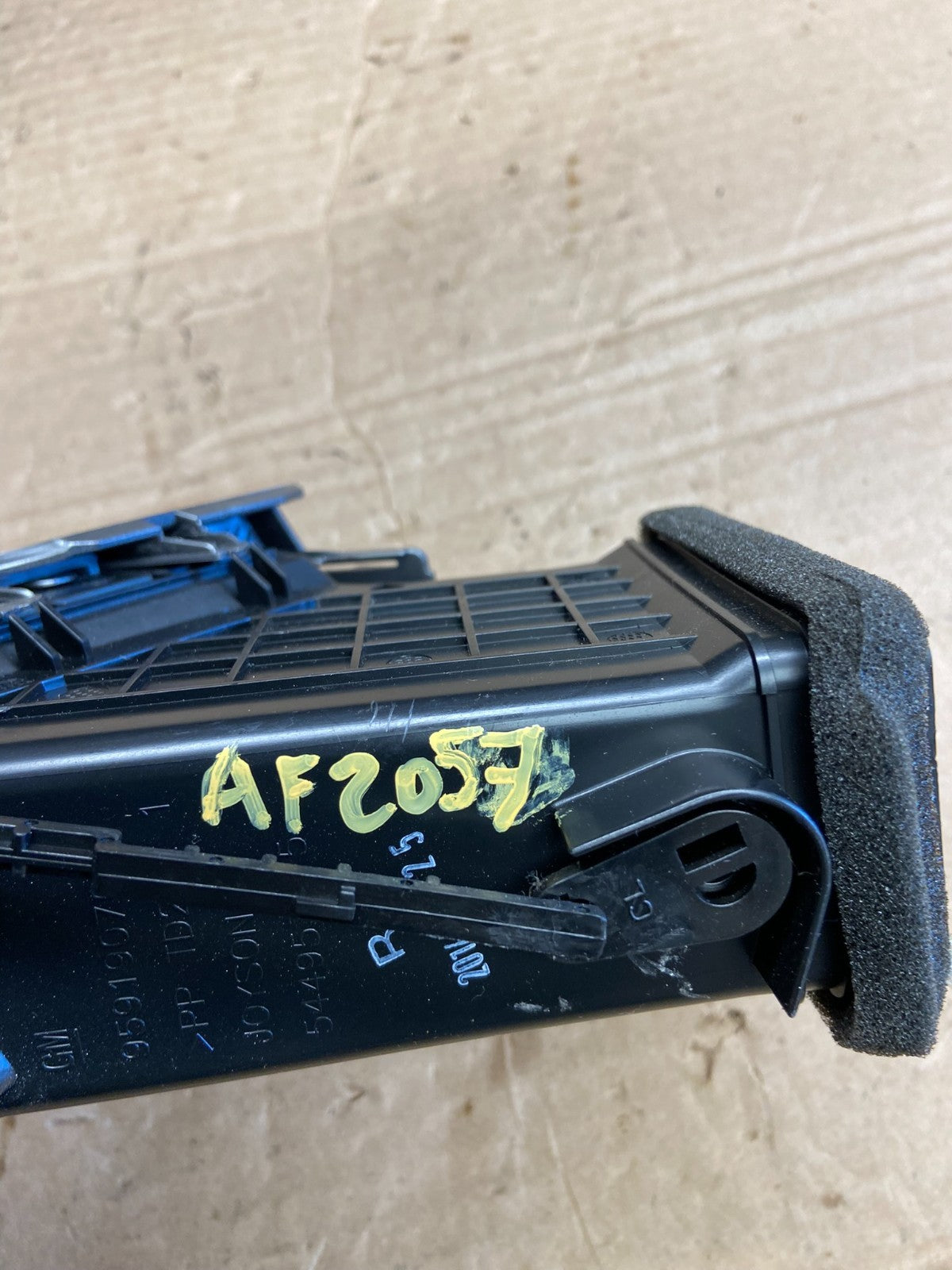 2011 - 2015 Chevrolet Cruze Center Dash Air Vent Bezel AF2057 DW6