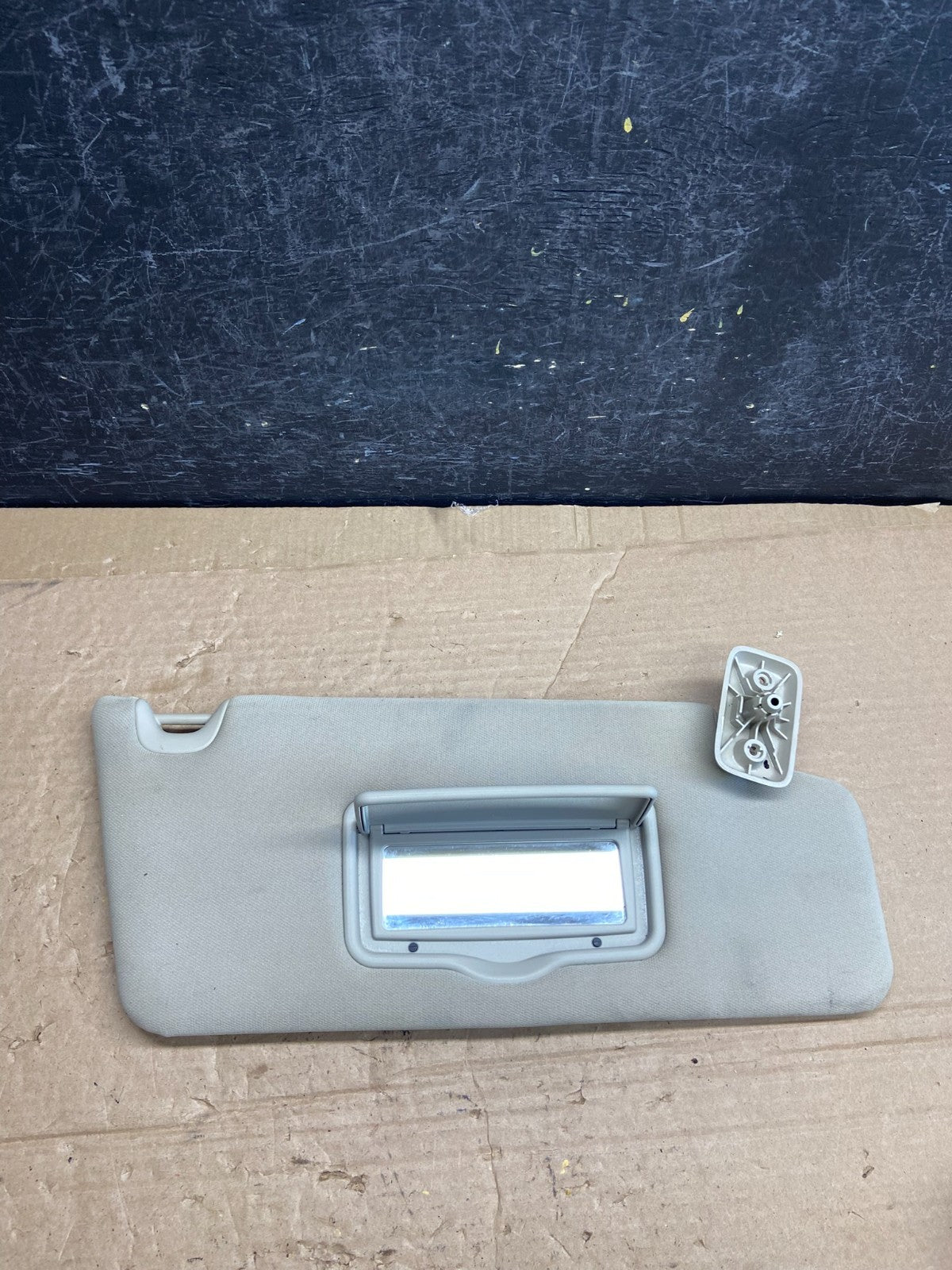 2011-2015 Ford Explorer Front Right Passenger Side Sun Visor Sunvisor AF23662