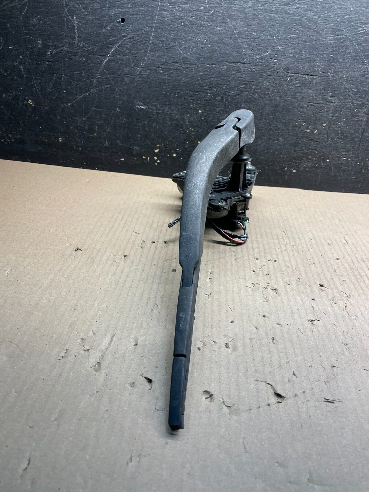 2013 to 2017 Buick Enclave Windshield Rear Wiper Motor x0469  DG4
