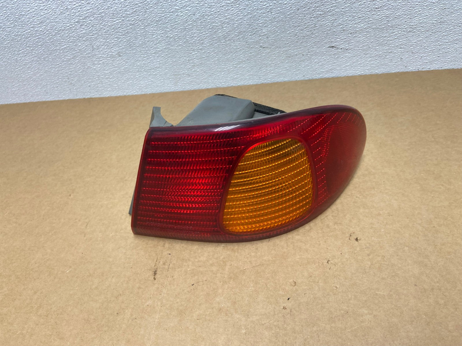 1998 1999 2000 Toyota Corolla Right Passenger Side Tail light OEM AC1693 LK0