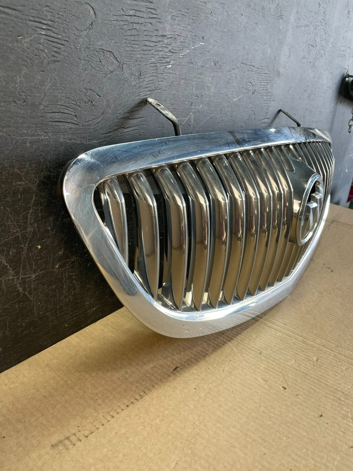 2008 to 2012 Buick Enclave Front Upper Grill Grille AF3752 DG2
