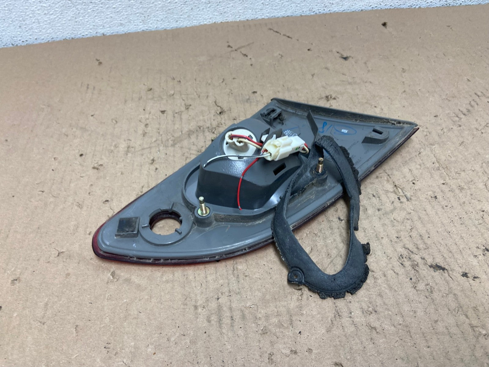 1998-2000 Toyota Corolla Right Passenger RH Side Inner Tail light AF4266 LK3
