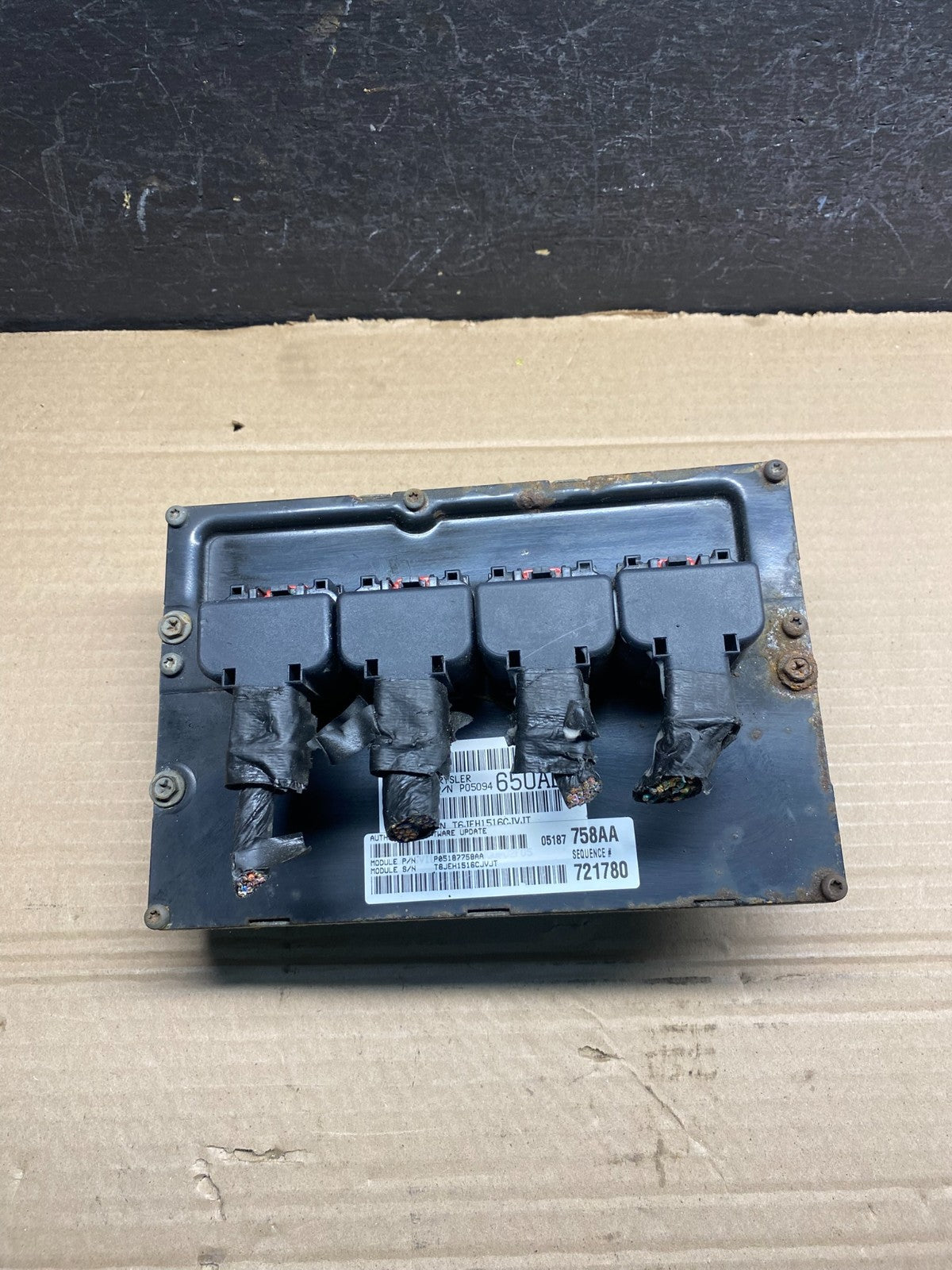 2006 Chrysler Town Country Caravan 3.8L Engine Control ECU P05187758AA ad9421 DG0