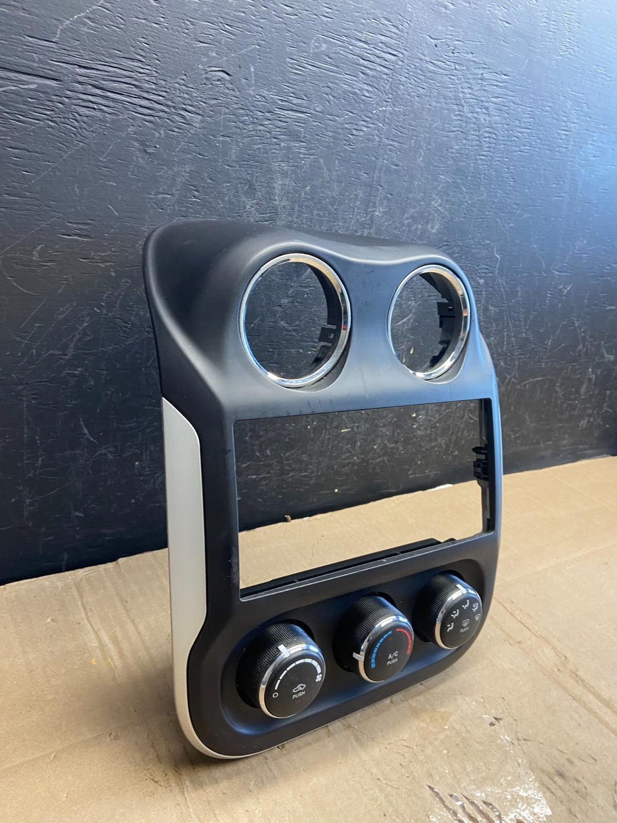 2011 to 2017 Jeep Compass Dash Climate Temperature Control Radio Bezel ad7184 DG2