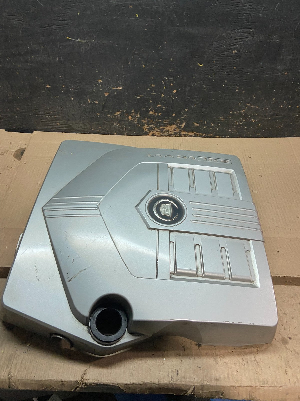2004 to 2007  Cadillac CTS 2.8L Plastic Engine Cover Shield OEM x7676 DG2