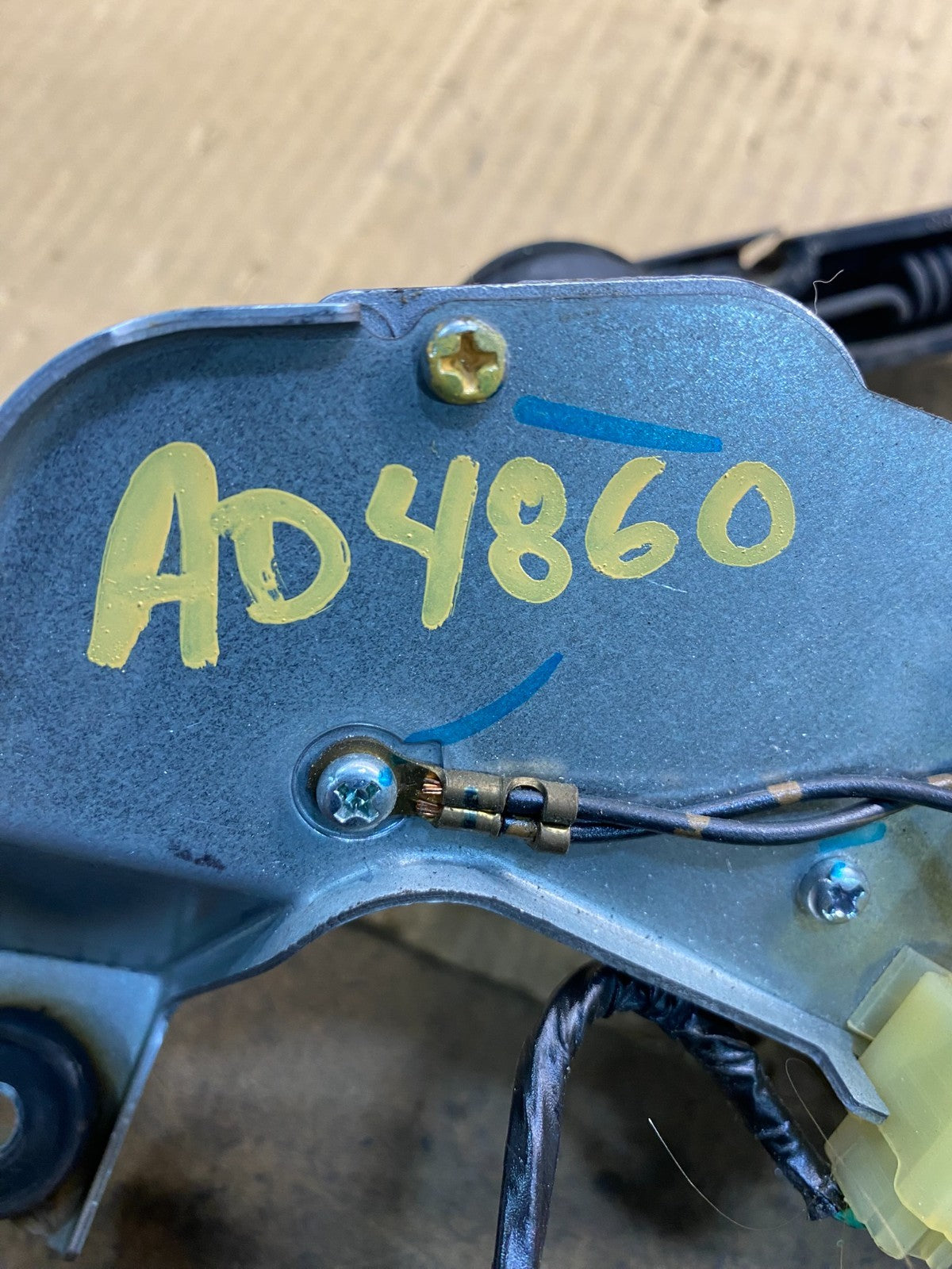 2005 to 2009 Subaru Legacy Outback Rear Windshield Wiper Motor AD48606