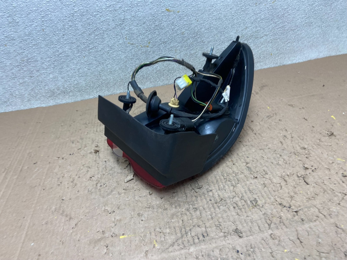 1993 to 1997 Chrysler Concorde Right Passenger Side Tail Light OEM Y0873 DG3