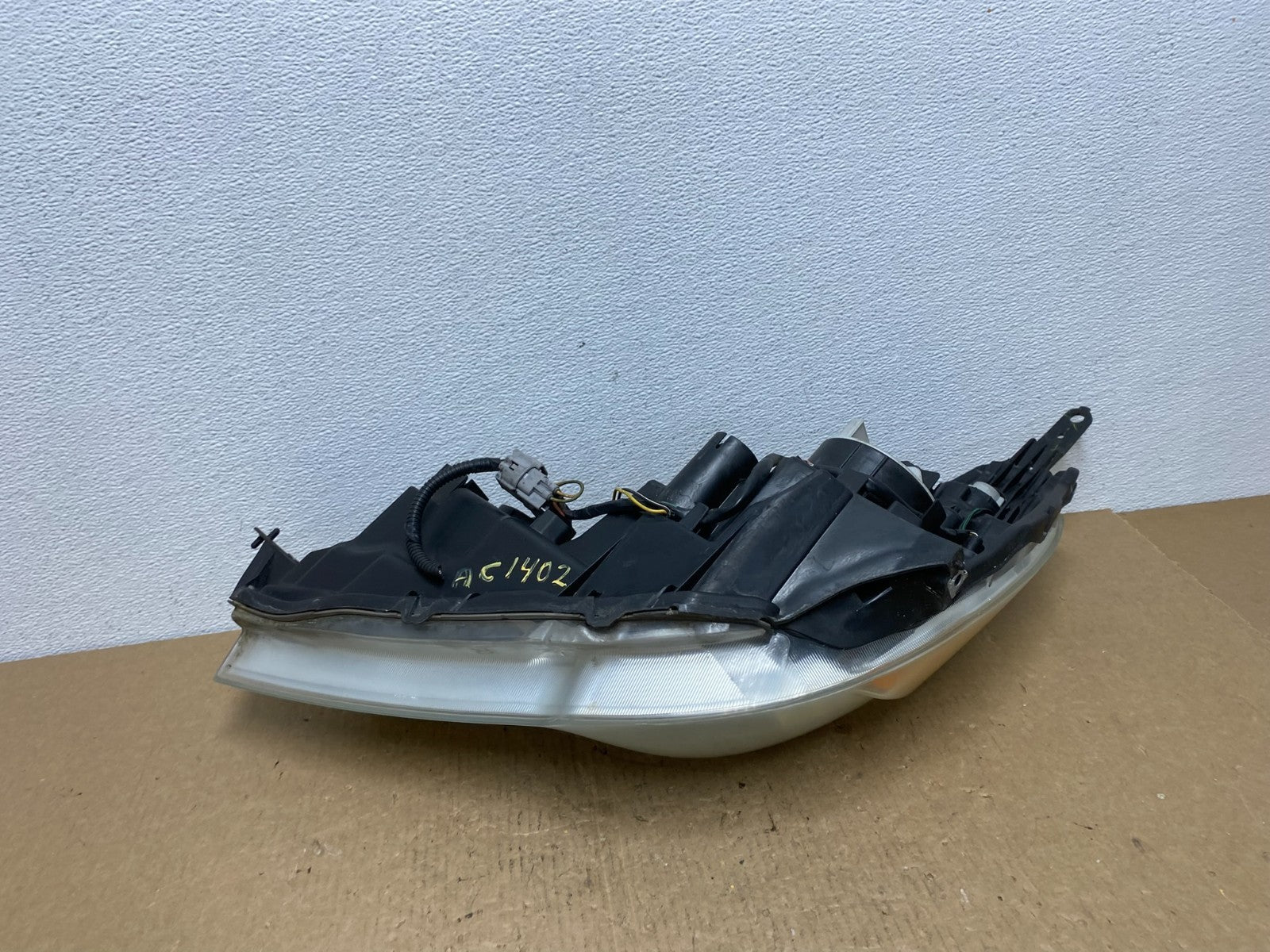 2010-2012 Subaru Legacy Outback Right Passenger Headlight Oem AC1402 DW6