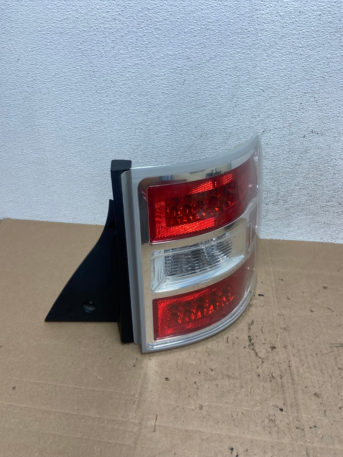 2009 to 2011 Ford Flex Right Passenger RH Side Tail light AE6094 LK2