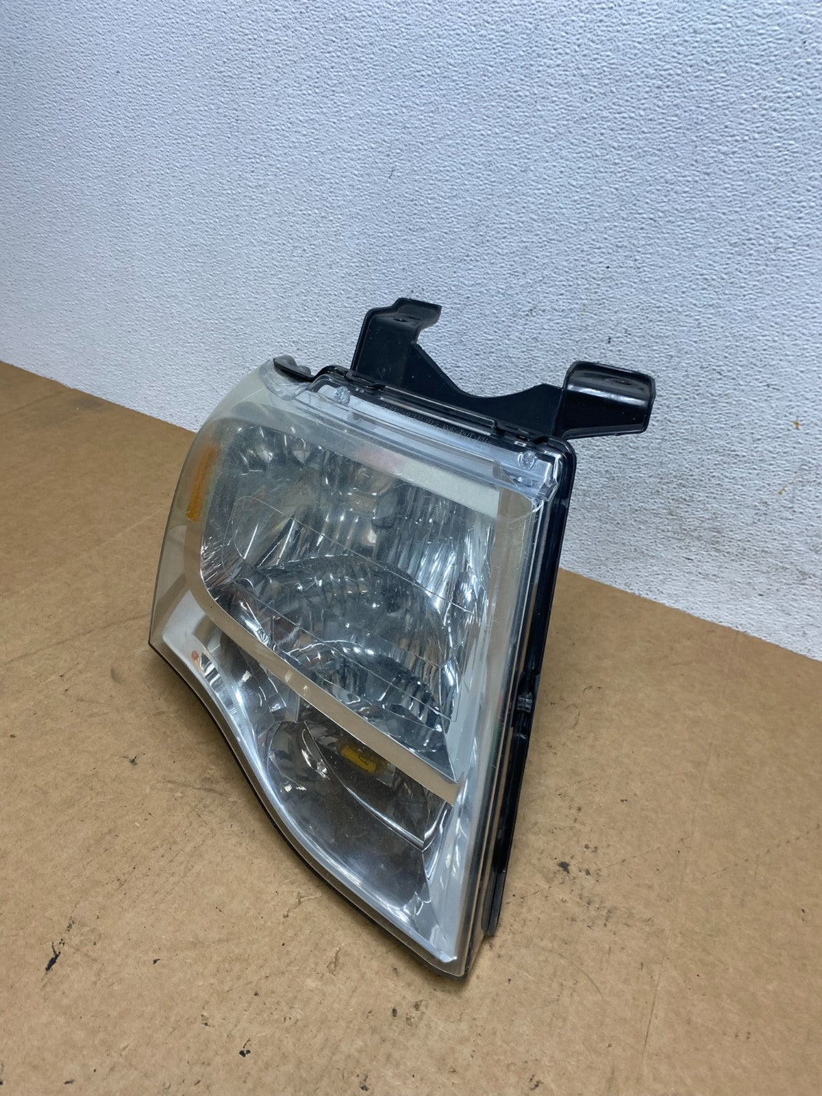 2007 to 2014 Ford Expedition Right Passenger RH side Headlight Halogen AE3164 DW1