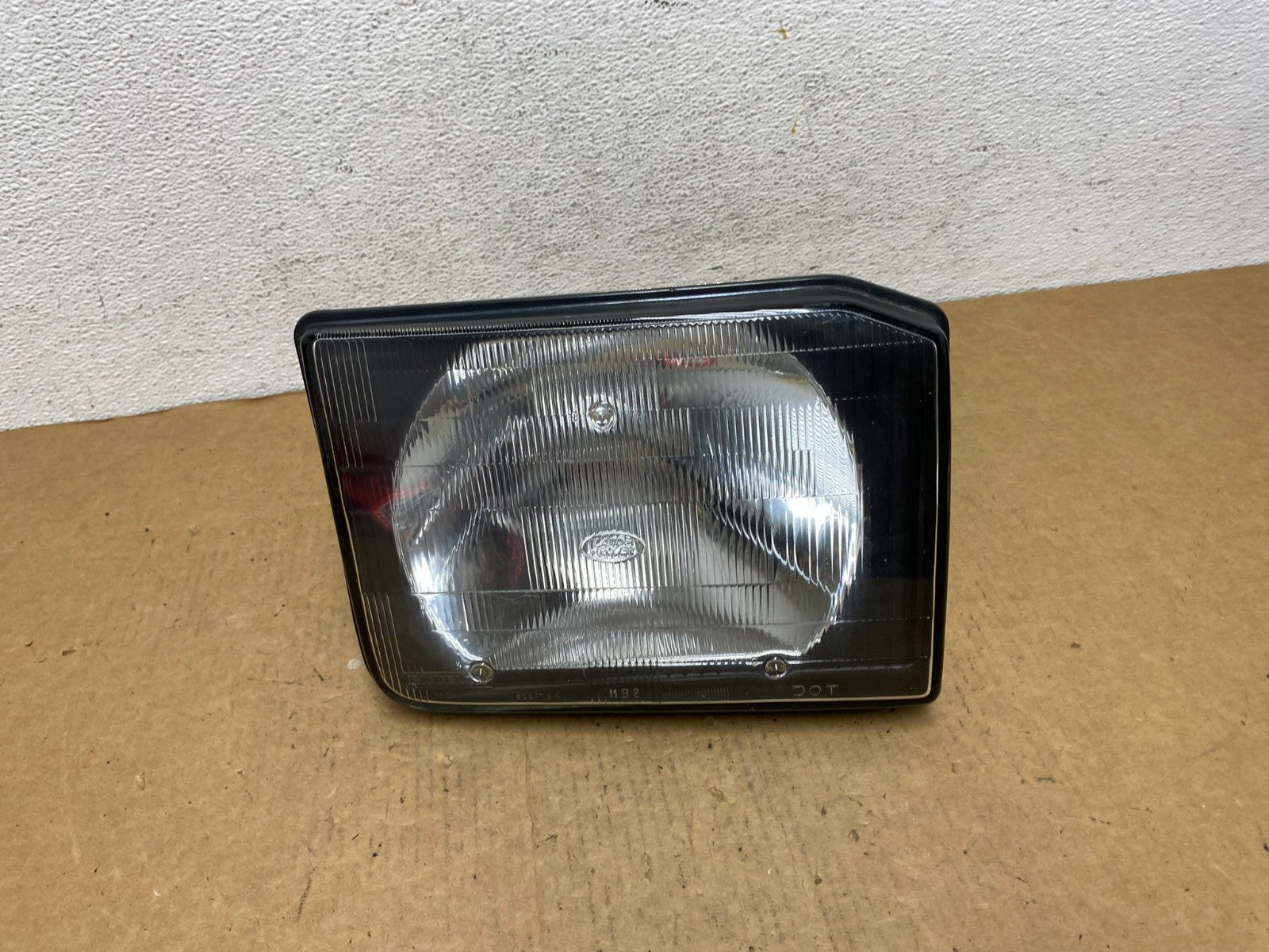 1999-2002 Land Rover Discovery Right Passenger Side Halogen Headlight AD4642 DG0
