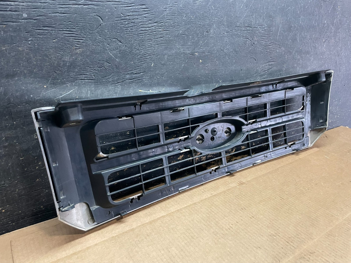 2008 to 2012 Ford Escape Front Upper Grill Grille Oem AA9111 DG7