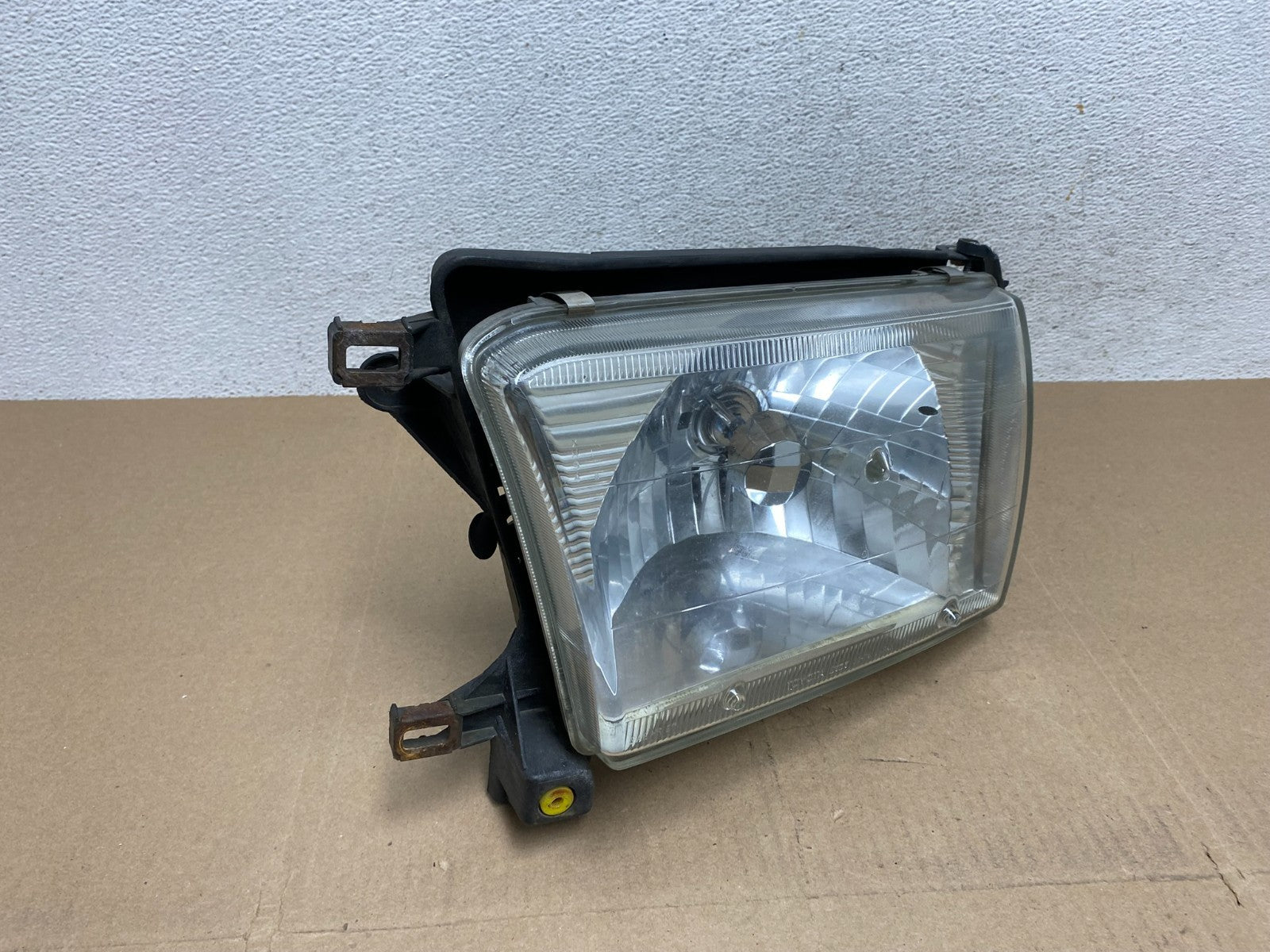 1996 to 2002 Toyota 4Runner Halogen Left Driver LH Headlight AE6636 DW2